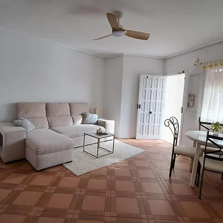 Cozy In Torrevieja, Within Walking Distance Of The Seafront And Amenities Torrevieja