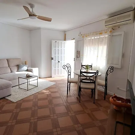 Cozy In Torrevieja, Within Walking Distance Of The Seafront And Amenities Apartment
