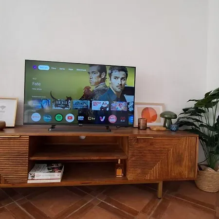 Cozy In Torrevieja, Within Walking Distance Of The Seafront And Amenities Apartment *