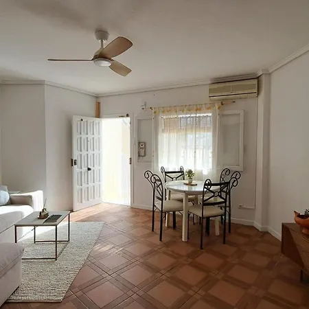 Cozy In Torrevieja, Within Walking Distance Of The Seafront And Amenities Apartment