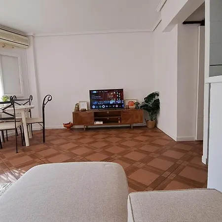 Apartment Cozy In Torrevieja, Within Walking Distance Of The Seafront And Amenities
