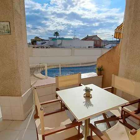 Cozy In Torrevieja, Within Walking Distance Of The Seafront And Amenities *
