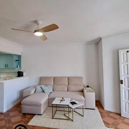 Cozy In Torrevieja, Within Walking Distance Of The Seafront And Amenities Apartment Torrevieja