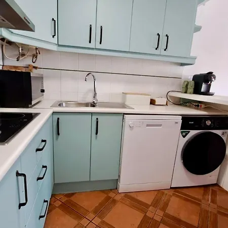 Cozy In Torrevieja, Within Walking Distance Of The Seafront And Amenities Apartment Torrevieja